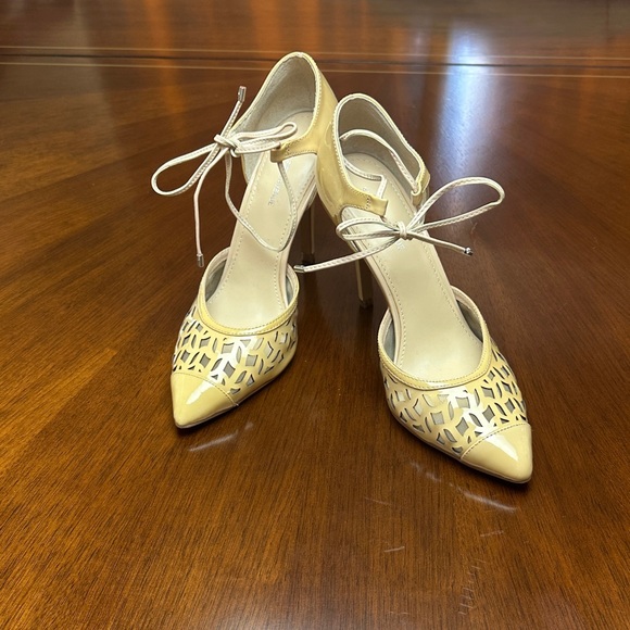 Saks Fifth Avenue Nude Lace-Up Heels, laser cut pattern, 4” heel, ankle tie sz 8 - Picture 1 of 11